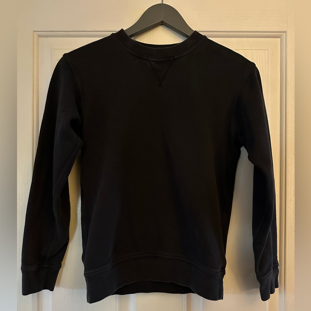 Lululemon black crewneck size 2 in perfect condition new without tags